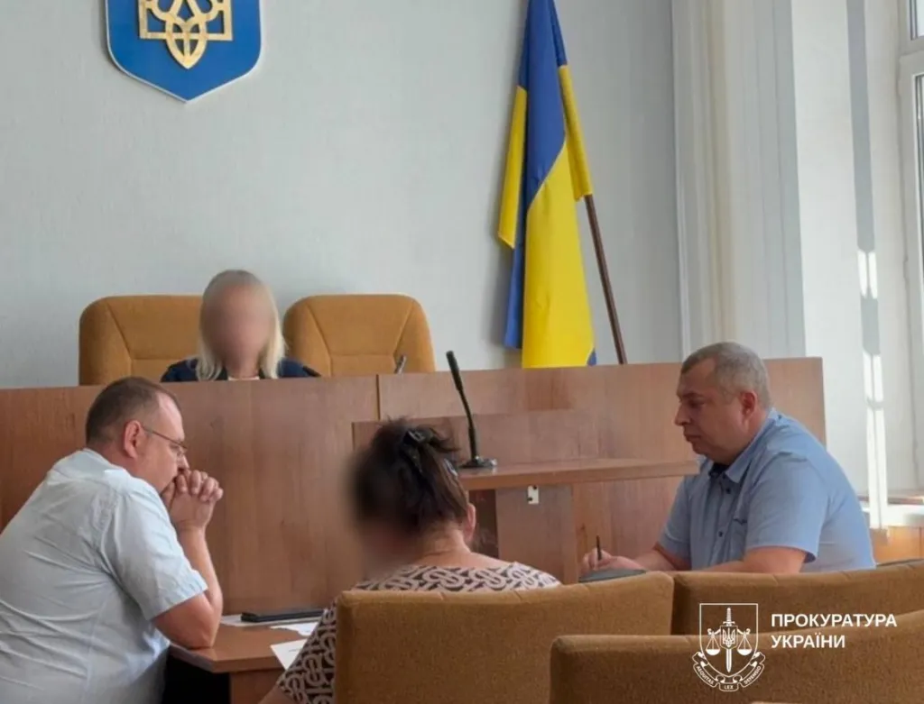 У Харкові медсестру моргу, яка обкрадала загиблих військових, відправили під варту У Харкові медсестру моргу, яка обкрадала загиблих військових, відправили під варту