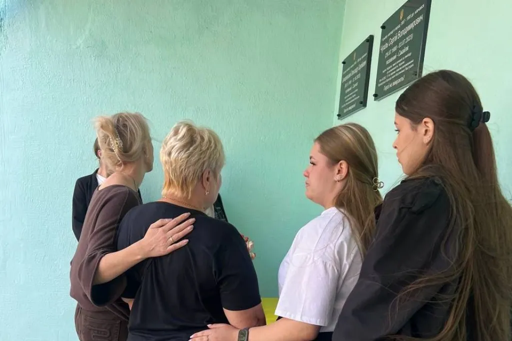 У Харкові вшанували пам’ять полеглих воїнів: у двох ліцеях відкрили меморіальні дошки У Харкові вшанували пам’ять полеглих воїнів: у двох ліцеях відкрили меморіальні дошки