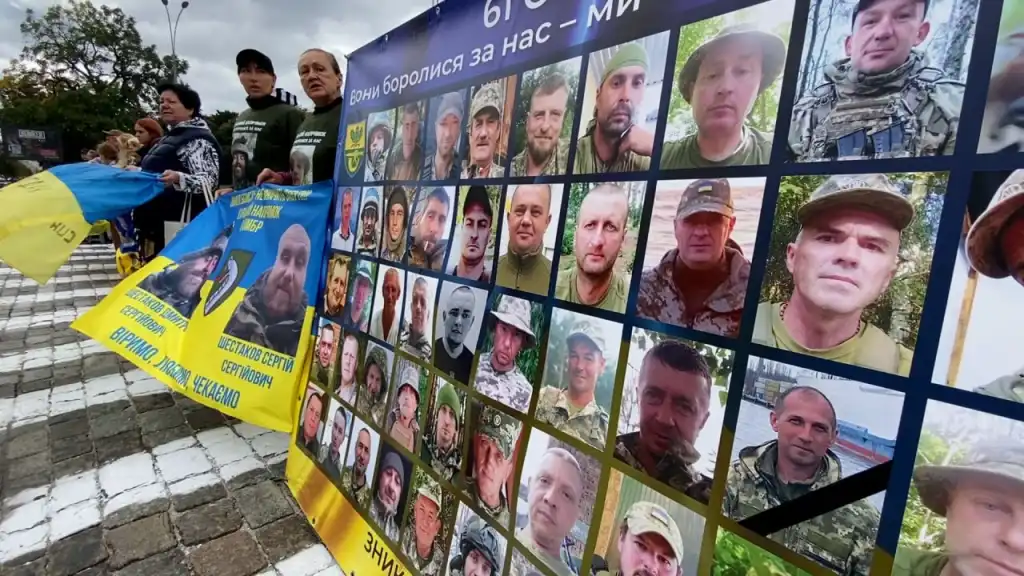 «Наші не вдома»: у Харкові рідні зниклих безвісти воїнів провели акцію-нагадування «Наші не вдома»: у Харкові рідні зниклих безвісти воїнів провели акцію-нагадування