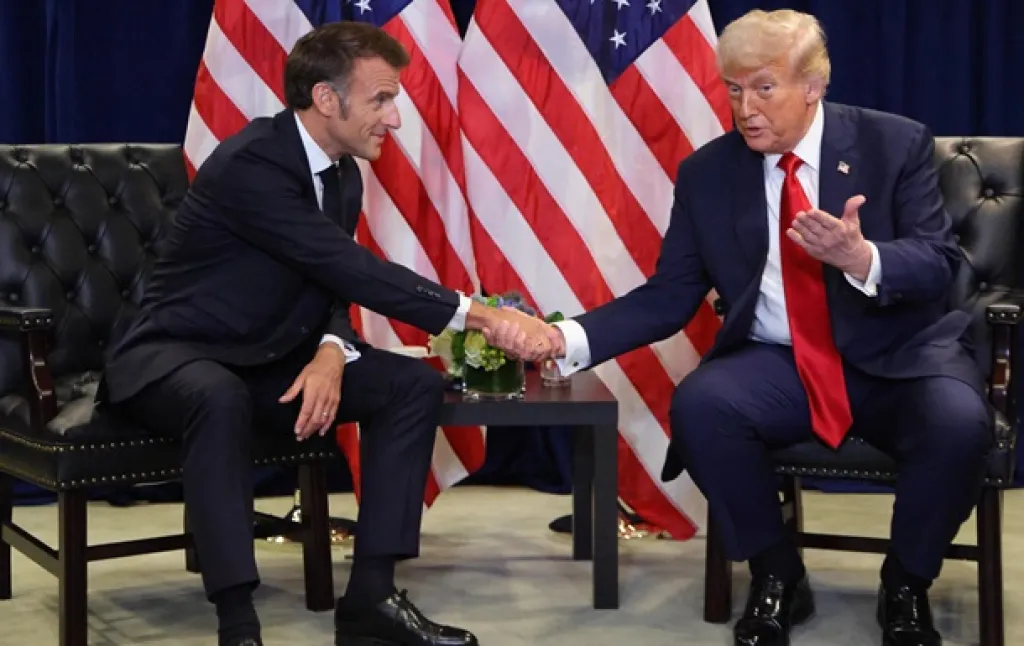 Трамп заявив про підтримку України у поверненні територій, Макрон погодився Трамп заявив про підтримку України у поверненні територій, Макрон погодився