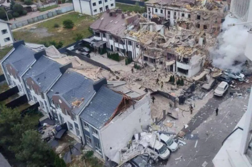 Нічна атака на Київ: загинули двоє людей, серед них дитина Нічна атака на Київ: загинули двоє людей, серед них дитина