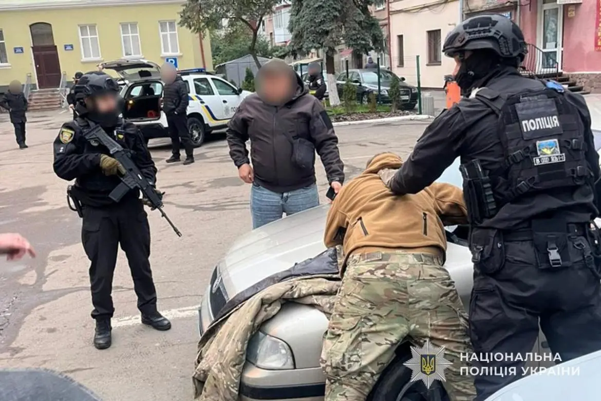 На Тернопільщині викрили військових, які катували чоловіків і вимагали гроші На Тернопільщині викрили військових, які катували чоловіків і вимагали гроші