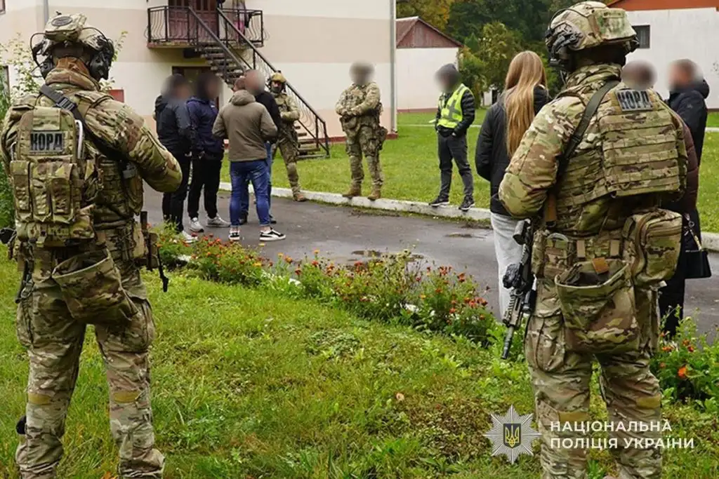 На Тернопільщині викрили військових, які катували чоловіків і вимагали гроші На Тернопільщині викрили військових, які катували чоловіків і вимагали гроші