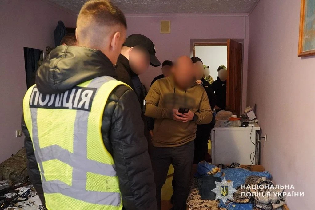 На Тернопільщині викрили військових, які катували чоловіків і вимагали гроші На Тернопільщині викрили військових, які катували чоловіків і вимагали гроші