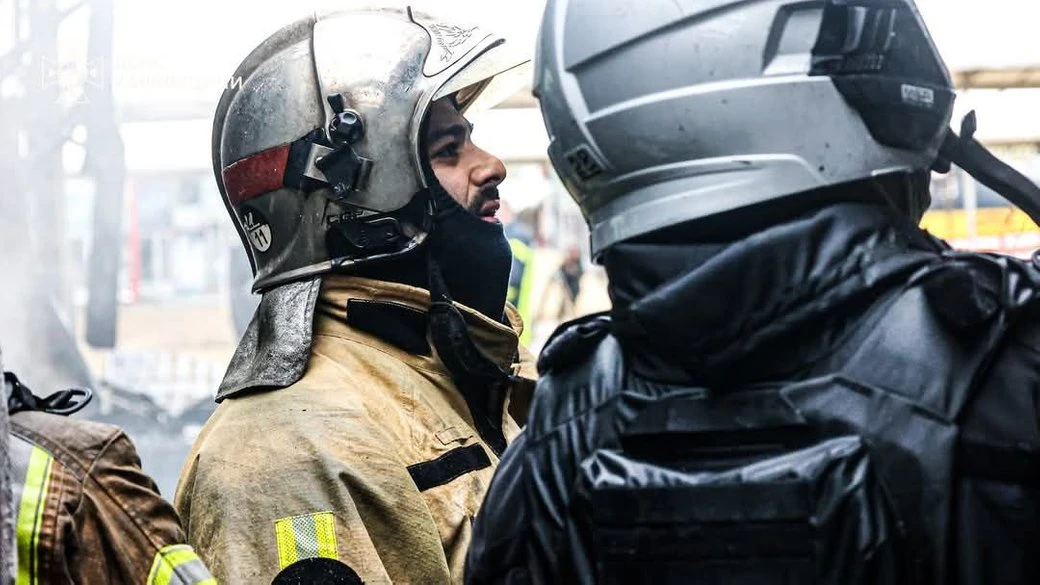 На Харківщині рятувальники винесли з палаючого будинку 78-річну жінку На Харківщині рятувальники винесли з палаючого будинку 78-річну жінку
