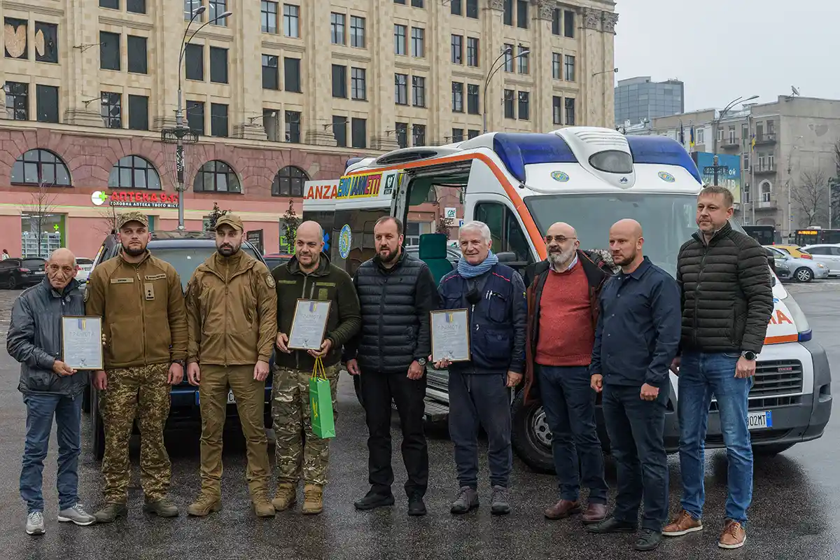 Італійські волонтери передали дві машини харківській бригаді Нацгвардії