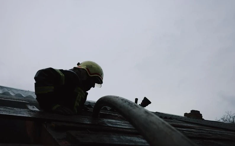 У Харкові під час пожежі в приватному будинку загинули двоє людей У Харкові під час пожежі в приватному будинку загинули двоє людей