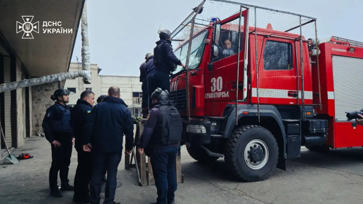 Голова ДСНС Андрій Даник перевірив роботу «Пунктів незламності» на Харківщині та Донеччині Голова ДСНС Андрій Даник перевірив роботу «Пунктів незламності» на Харківщині та Донеччині