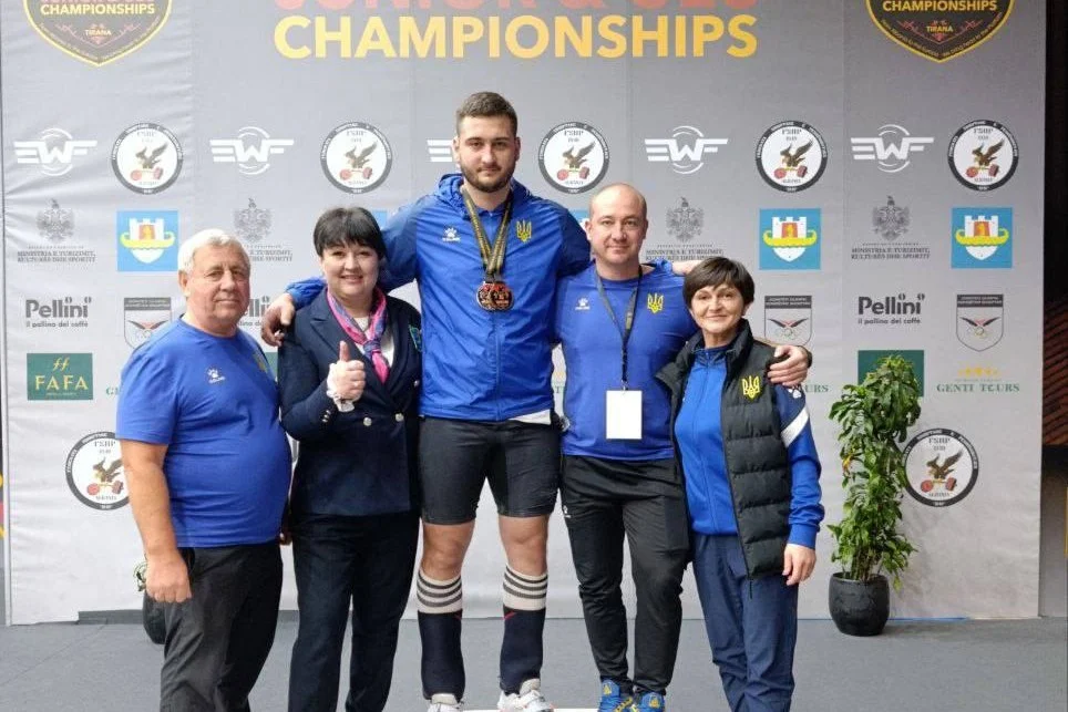 Українські важкоатлети завершили чемпіонат Європи золотом у найважчій ваговій категорії Українські важкоатлети завершили чемпіонат Європи золотом у найважчій ваговій категорії