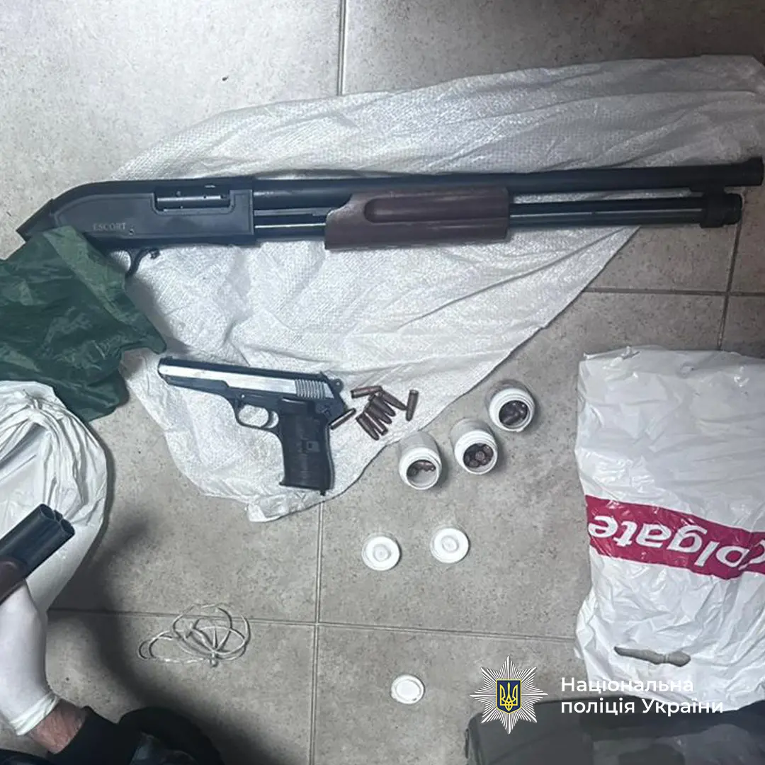 У Борисполі затримали чоловіка, який вимагав 1,2 мільйона доларів у вдови харківського бізнесмена У Борисполі затримали чоловіка, який вимагав 1,2 мільйона доларів у вдови харківського бізнесмена