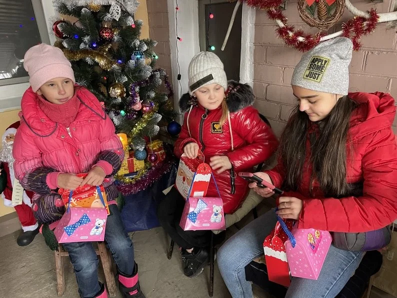Солодкі закупівлі воєнного часу: громади Харківщини витратять понад 14 млн грн на новорічні подарунки