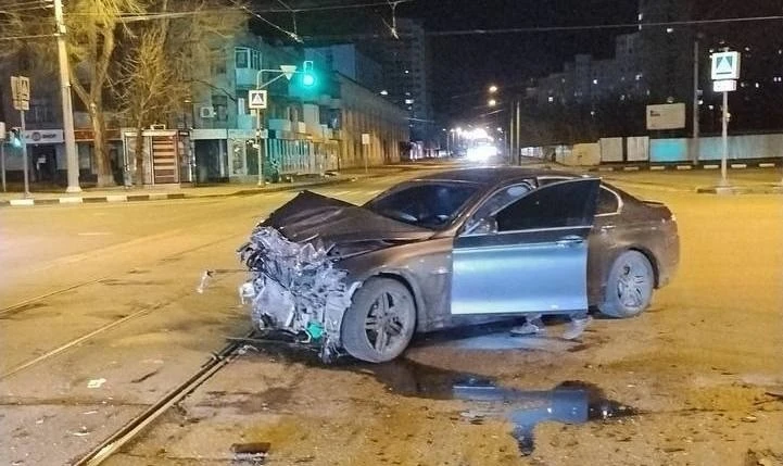 Четверо травмованих у Харкові: BMW та Peugeot зіткнулися на перехресті Четверо травмованих у Харкові: BMW та Peugeot зіткнулися на перехресті