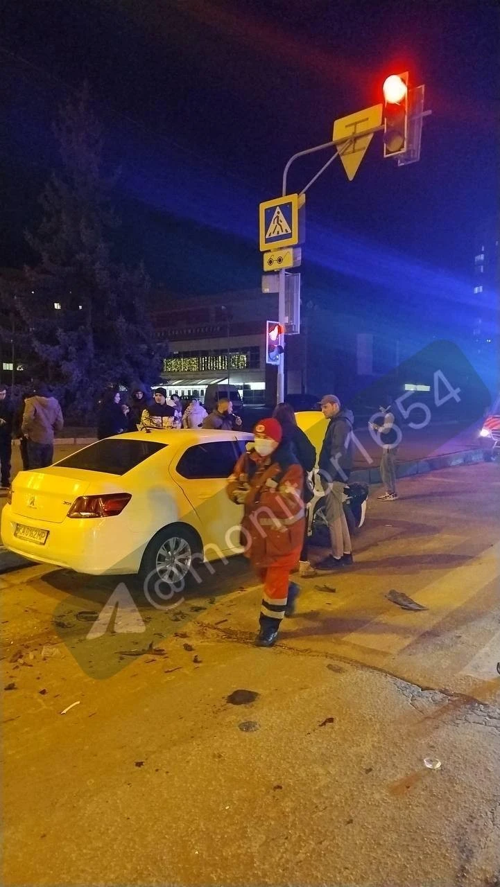 Четверо травмованих у Харкові: BMW та Peugeot зіткнулися на перехресті Четверо травмованих у Харкові: BMW та Peugeot зіткнулися на перехресті