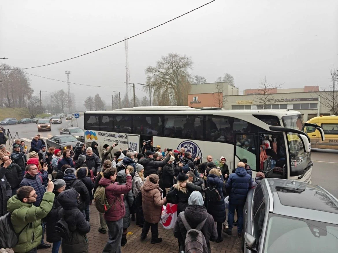 Після років репресій: понад сотню білоруських політв’язнів вивезли до ЄС Після років репресій: понад сотню білоруських політв’язнів вивезли до ЄС