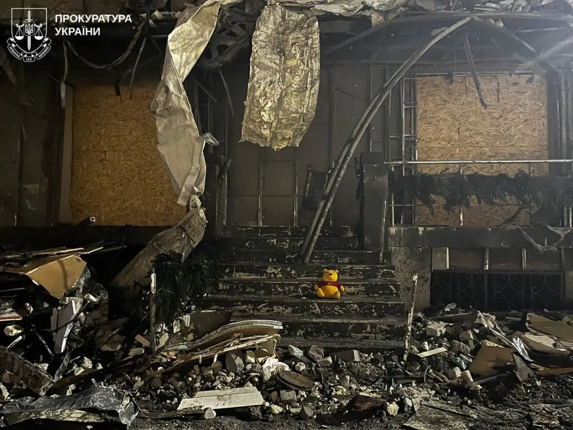 Під завалами Харкова можуть залишатися люди після ворожого удару Під завалами Харкова можуть залишатися люди після ворожого удару