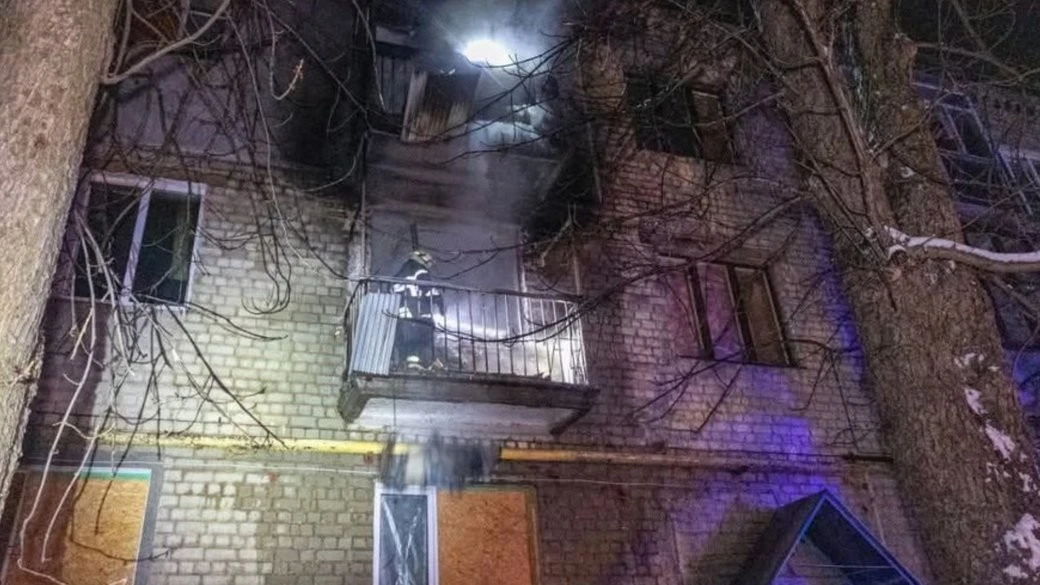Нічна пожежа у Харкові забрала життя 94-річного мешканця багатоповерхівки Нічна пожежа у Харкові забрала життя 94-річного мешканця багатоповерхівки