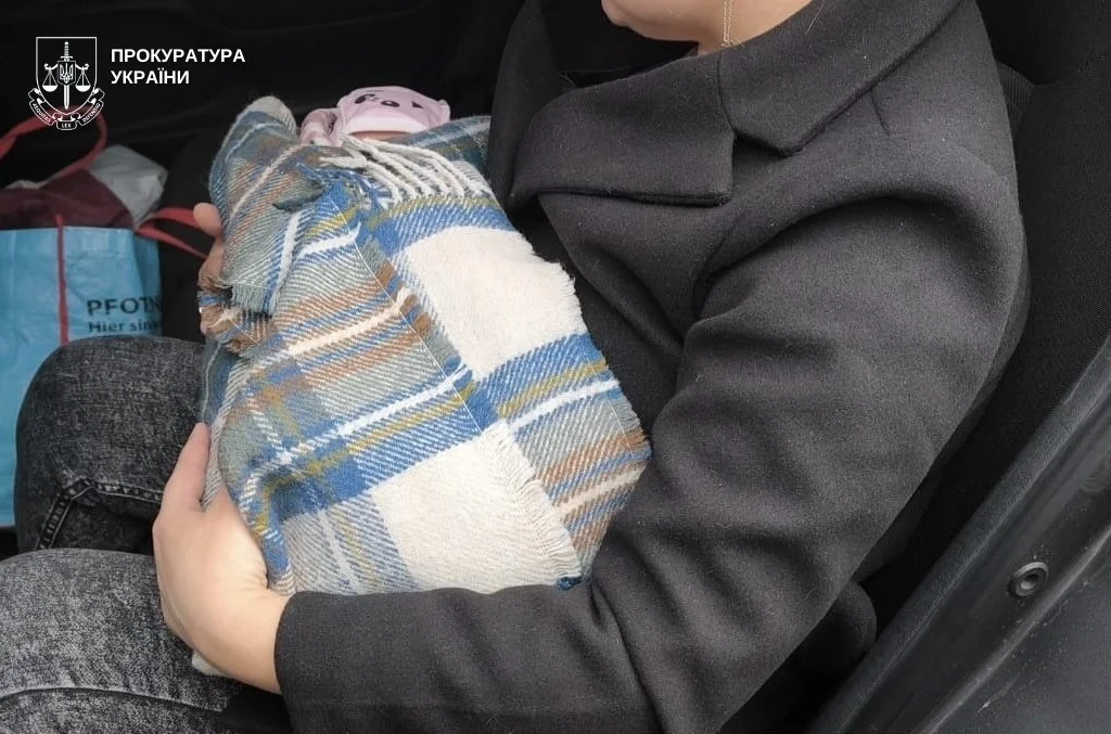 У Миколаєві подружжя намагалося продати немовля одразу після пологів У Миколаєві подружжя намагалося продати немовля одразу після пологів