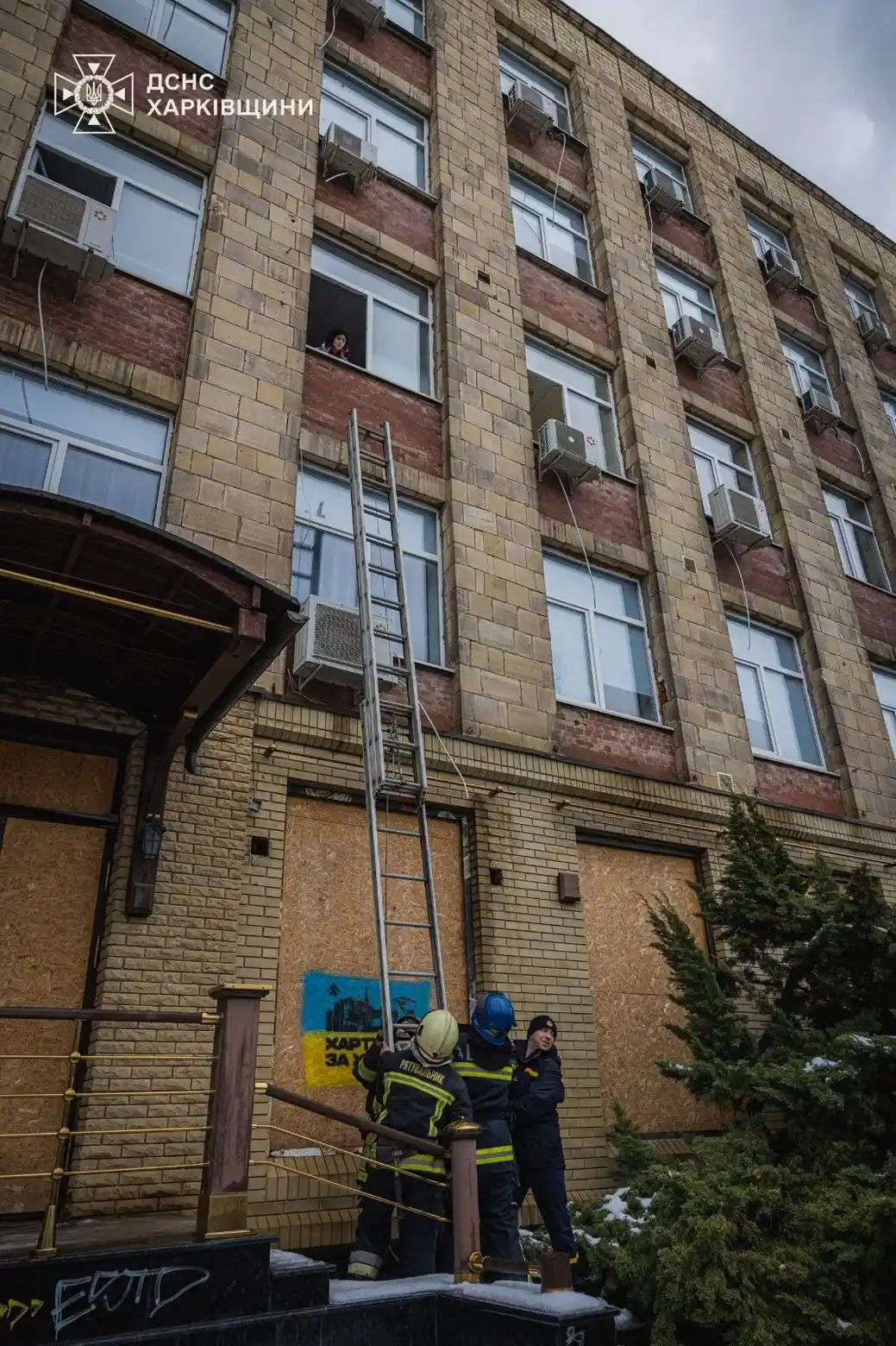 Пожежа в діловому центрі Харкова: з задимленого офісу вивели вісьмох людей