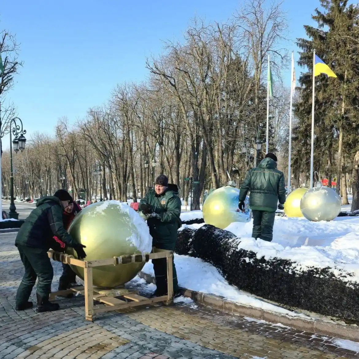 У Центральному парку Харкова почався демонтаж новорічних декорацій