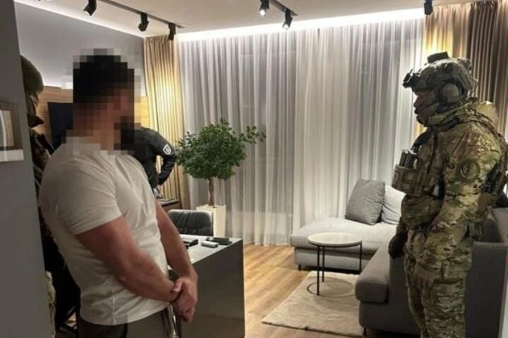 Розкіш за межами фронту: офіцеру тилу ДШВ закидають мільйонні витрати та активи за кордоном Розкіш за межами фронту: офіцеру тилу ДШВ закидають мільйонні витрати та активи за кордоном