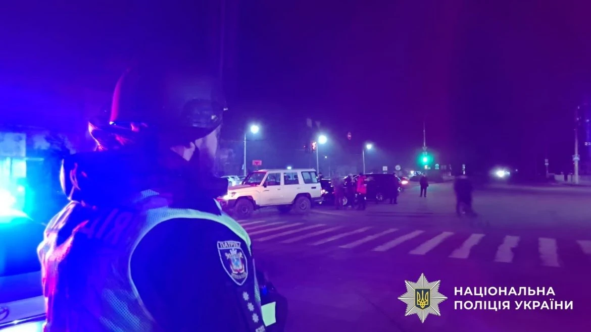 Вибух на непрацюючій АЗС у Миколаєві: поранені семеро патрульних Вибух на непрацюючій АЗС у Миколаєві: поранені семеро патрульних