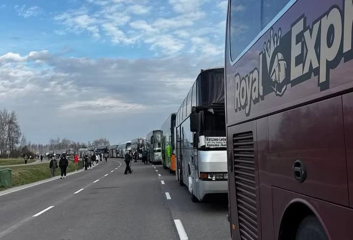 Черги на в’їзд в Україну: ситуація на західних пунктах пропуску Черги на в’їзд в Україну: ситуація на західних пунктах пропуску