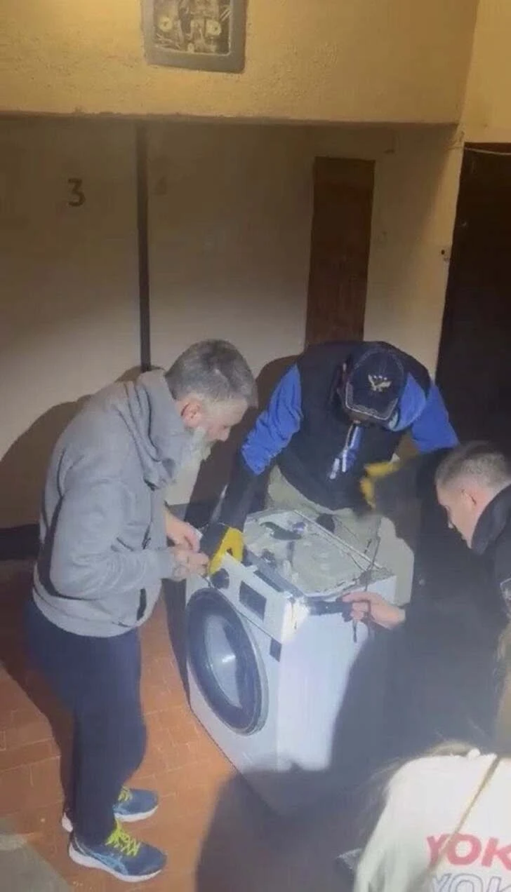Нічний візит: у пральній машині харків’ян оселилася екзотична змія
