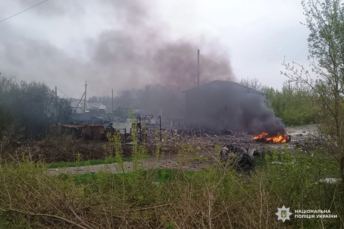 Удар РСЗВ по Ізюму: ворожий снаряд зруйнував будівлю лазні