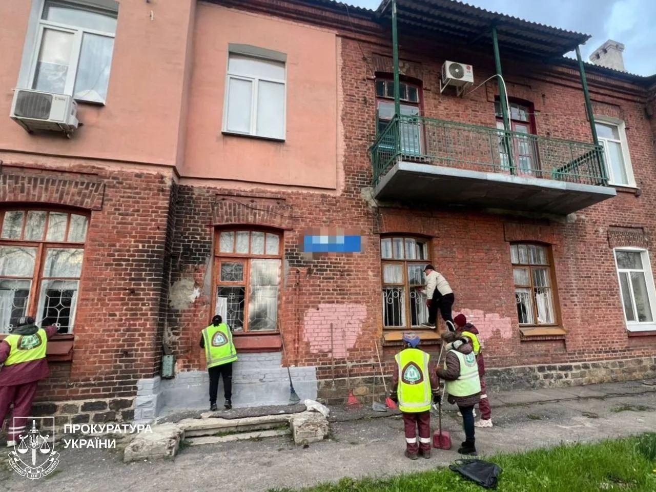 Удар безпілотника по Основ’янському району Харкова: семеро поранених та руйнування