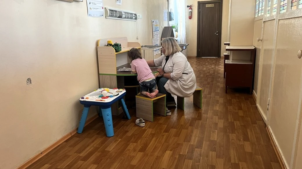 Трагедія у Харкові: матір загиблого хлопчика можуть позбавити прав на другу дитину