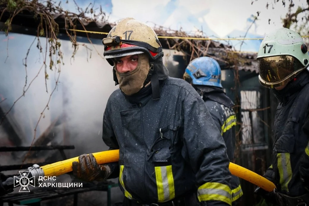 Рятувальники Харкова запобігли знищенню житлового будинку під час пожежі в приватному секторі