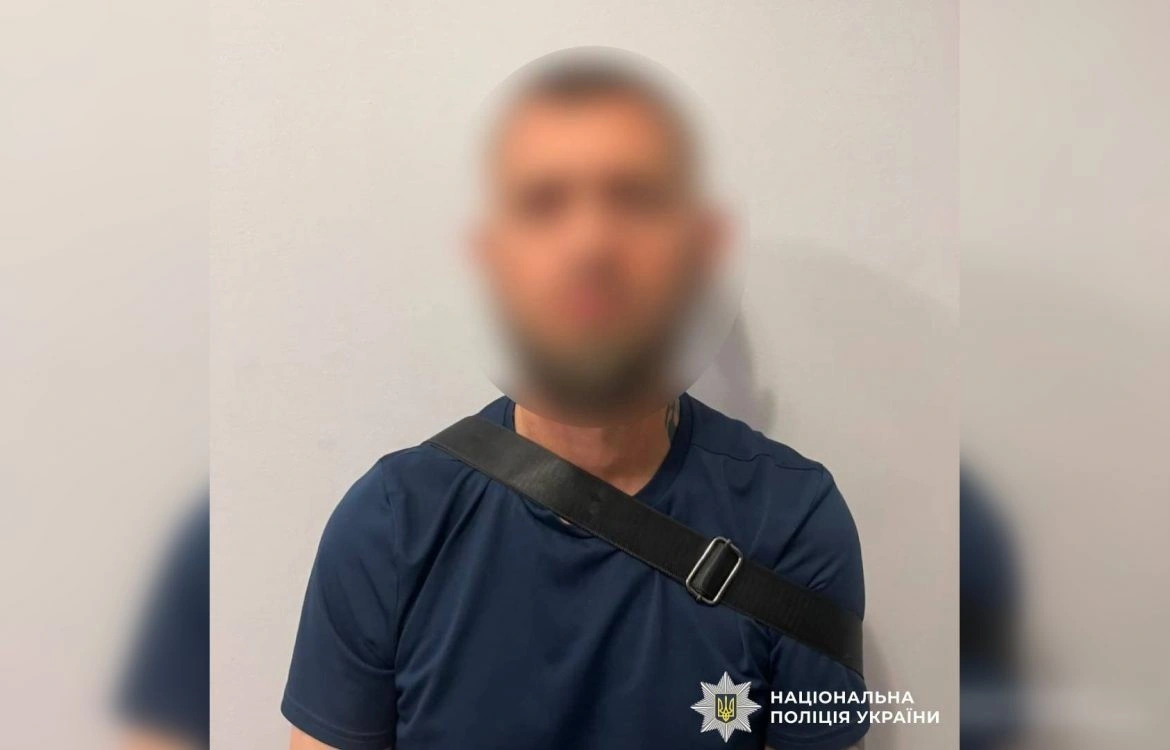 Нічний розбій у Харкові: поліція затримала озброєного нападника Нічний розбій у Харкові: поліція затримала озброєного нападника