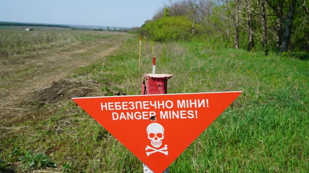 Поранення тракториста на Харківщині – біля Золочева в полі здетонував мінно-вибуховий пристрій Поранення тракториста на Харківщині – біля Золочева в полі здетонував мінно-вибуховий пристрій