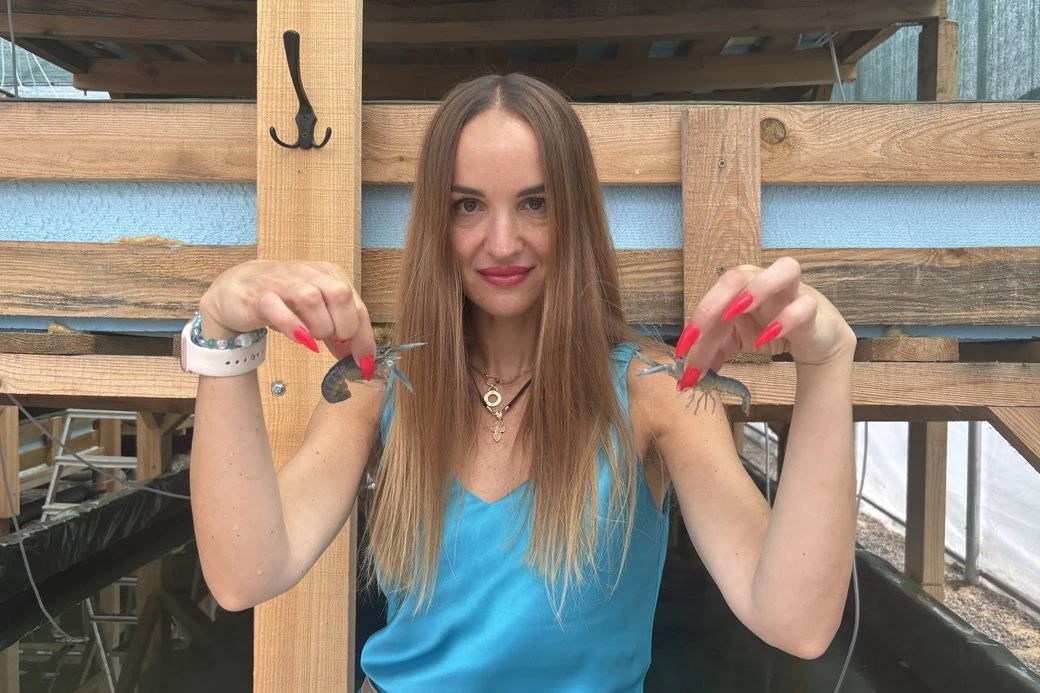 Власна акваферма замість судових позовів: як юристка на Харківщині вирощує тисячі блакитних раків Власна акваферма замість судових позовів: як юристка на Харківщині вирощує тисячі блакитних раків