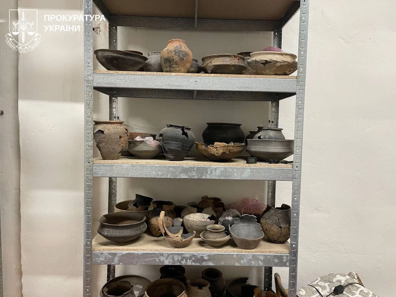 Стародавні могильники замість агроугідь: як прокурори рятували черняхівську спадщину на Харківщині