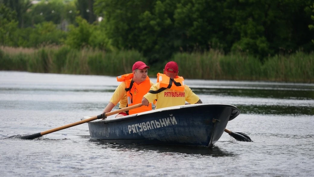 Трагічний день на водоймах Харківщини: рятувальники дістали тіла двох потопельників Трагічний день на водоймах Харківщини: рятувальники дістали тіла двох потопельників